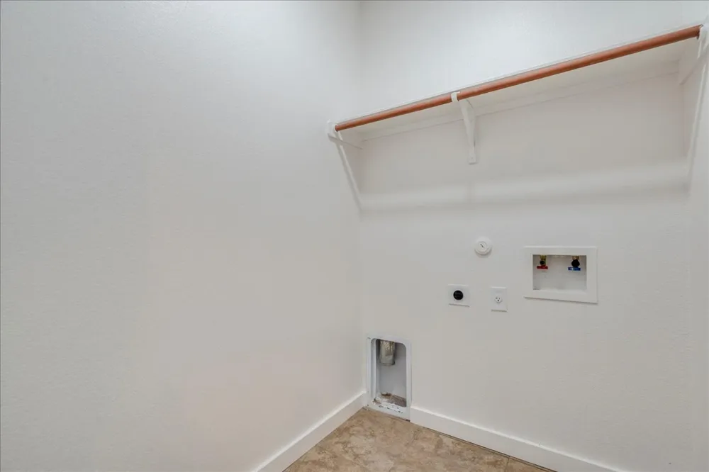 484 Travertine Trail Buda, TX 78610