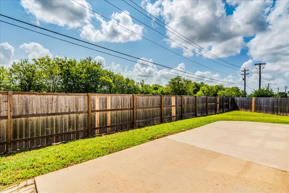 484 Travertine Trail Buda, TX 78610