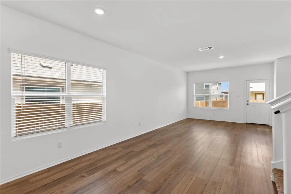 448 Perfect World Loop Jarrell, TX 76537