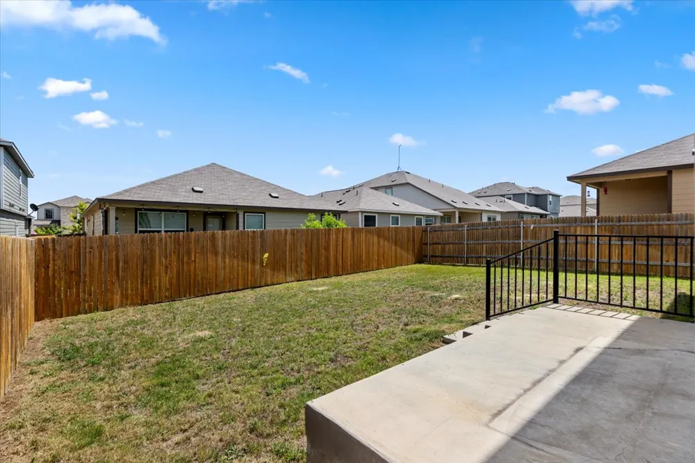 448 Perfect World Loop Jarrell, TX 76537