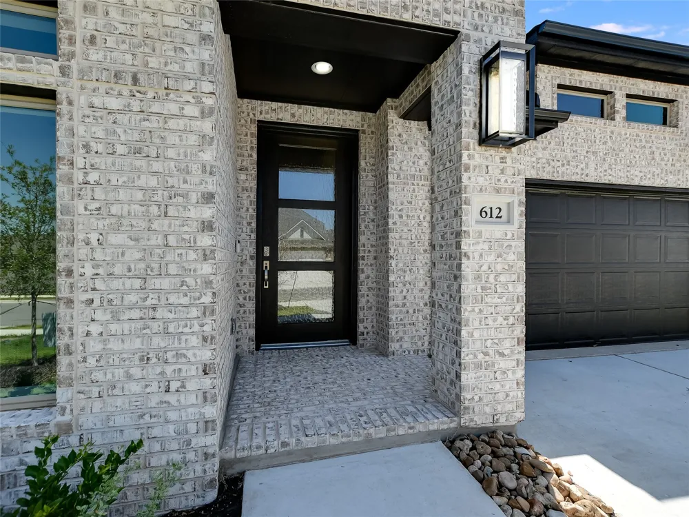 612 JEFFERSON DRIVE Kyle, TX 78640