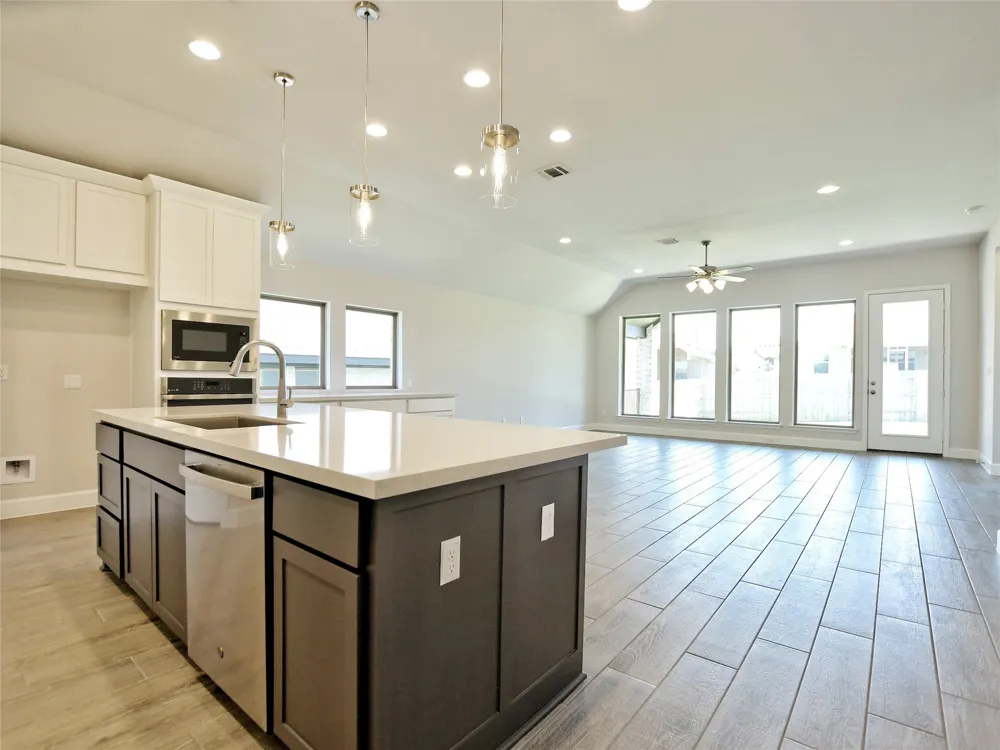 612 JEFFERSON DRIVE Kyle, TX 78640