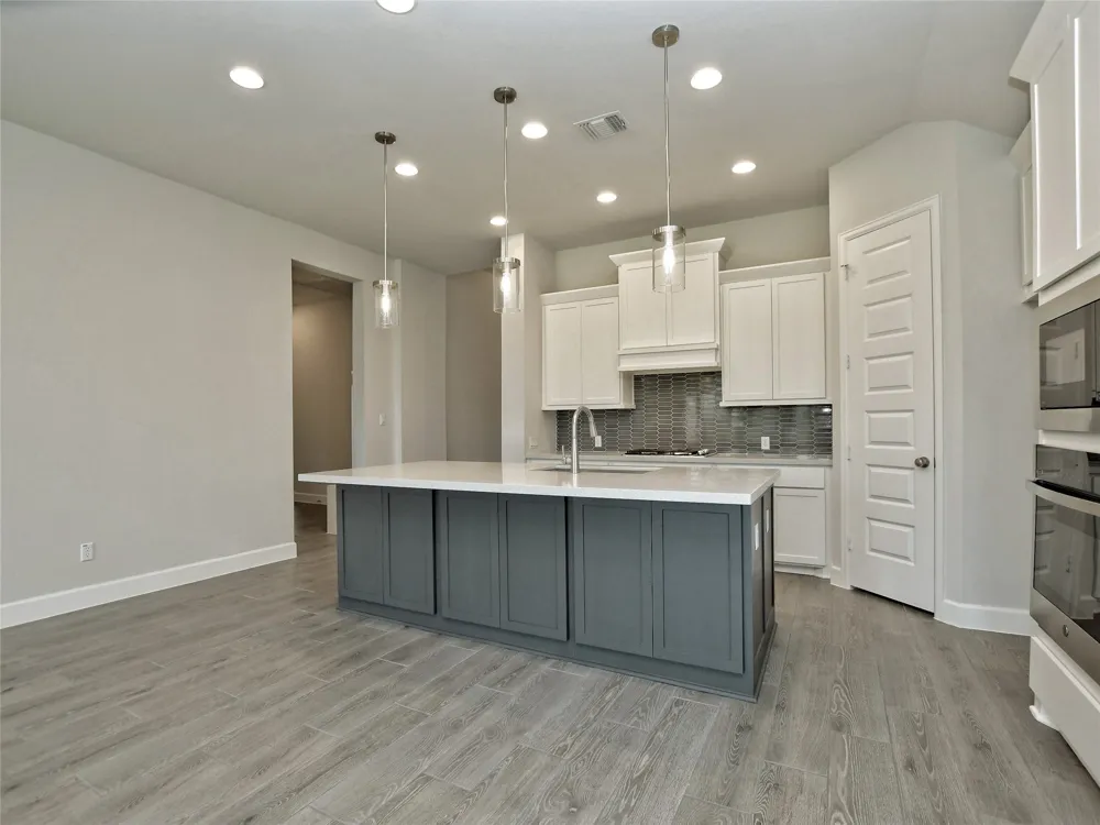 612 JEFFERSON DRIVE Kyle, TX 78640