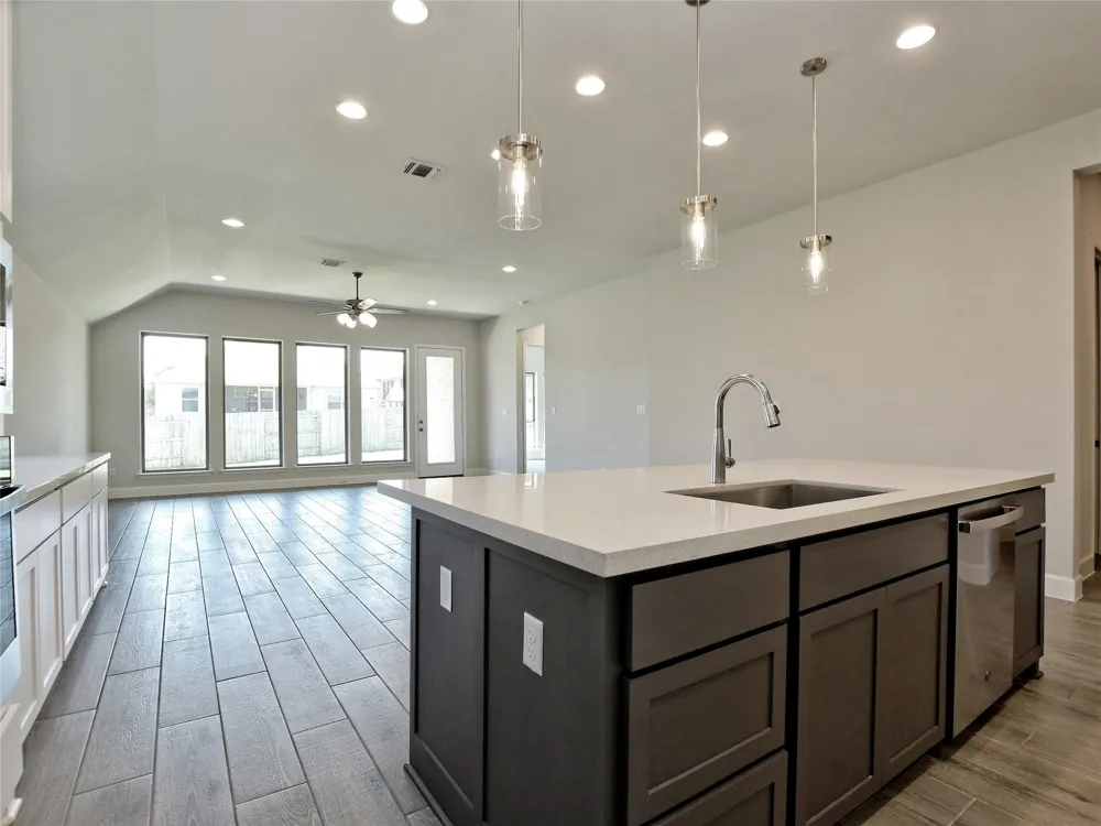 612 JEFFERSON DRIVE Kyle, TX 78640