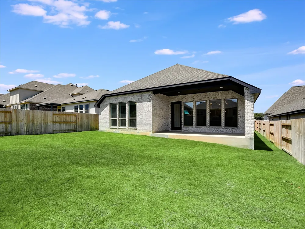 612 JEFFERSON DRIVE Kyle, TX 78640