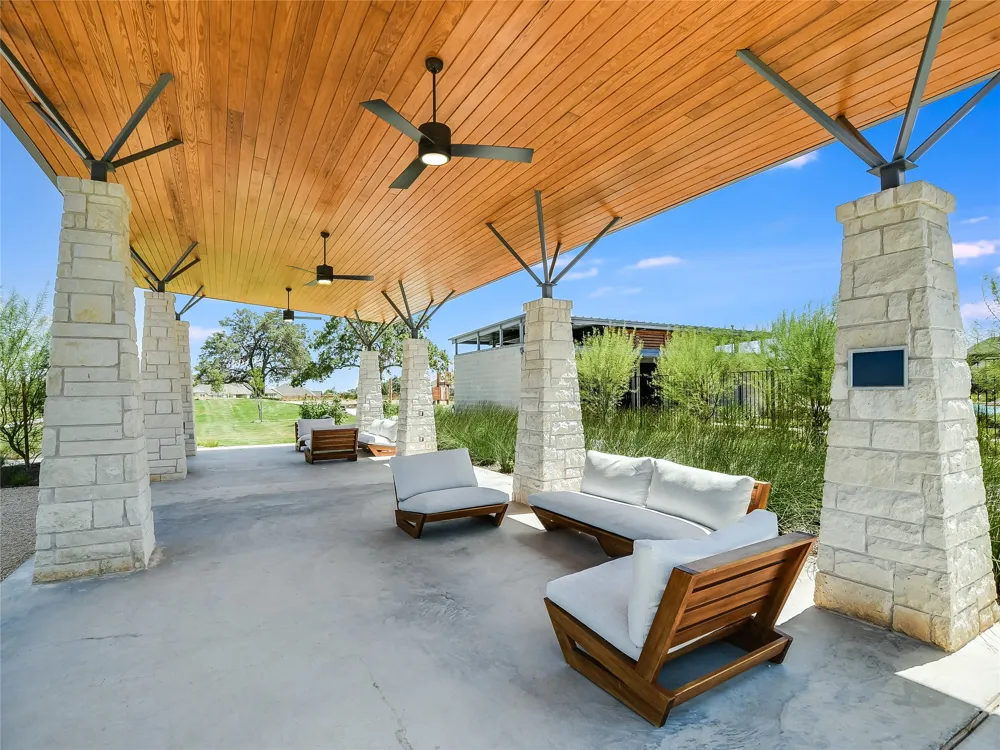612 JEFFERSON DRIVE Kyle, TX 78640