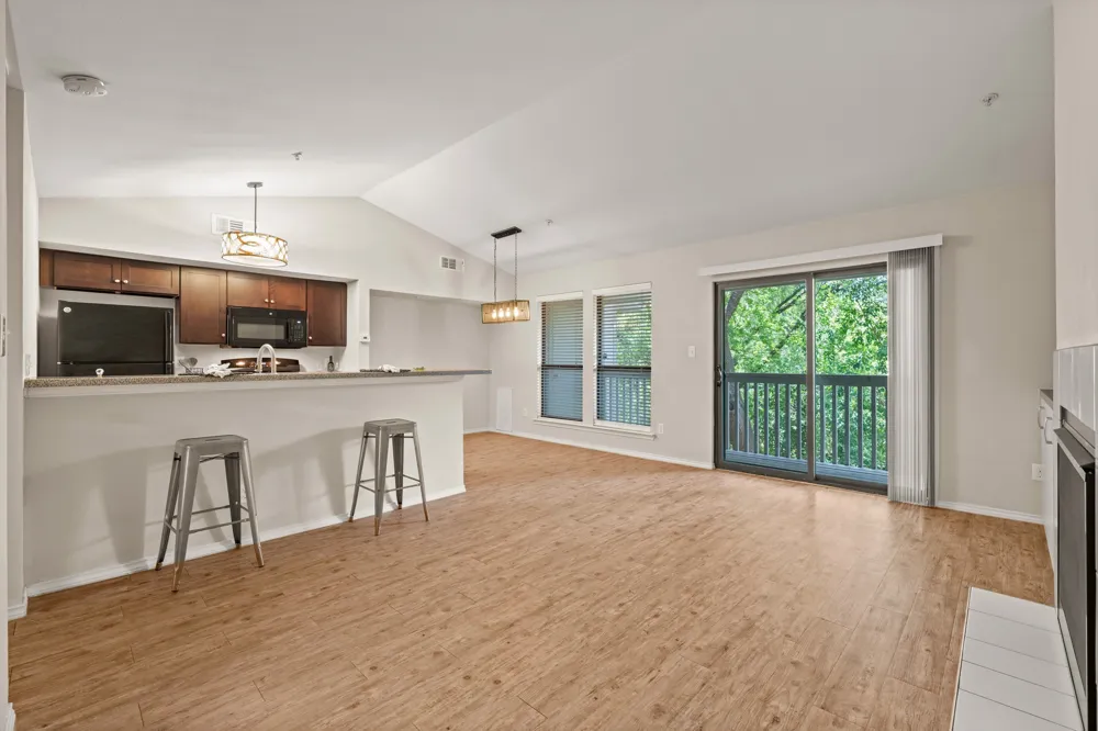 3839 Dry Creek Drive #202 Austin, TX 78731