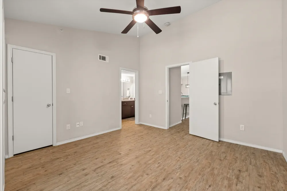 3839 Dry Creek Drive #202 Austin, TX 78731