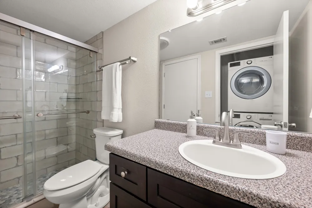 3839 Dry Creek Drive #202 Austin, TX 78731