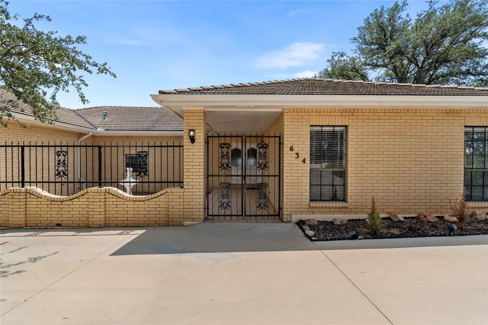 634 Broken Hills Horseshoe Bay, TX 78657