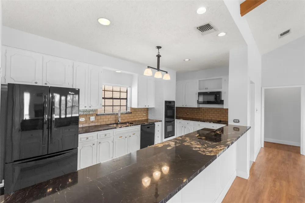 634 Broken Hills Horseshoe Bay, TX 78657