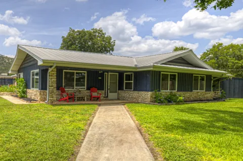 635 Riverside Path