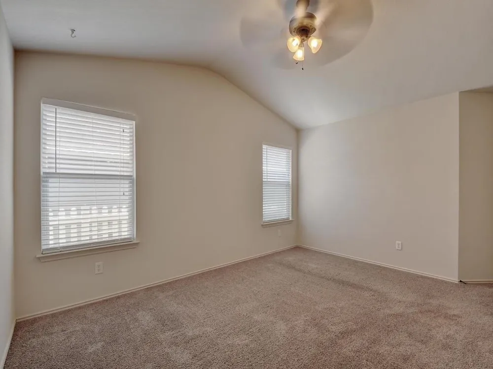 136 Strawn Kyle, TX 78640