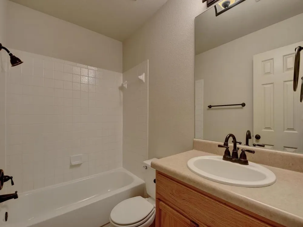136 Strawn Kyle, TX 78640
