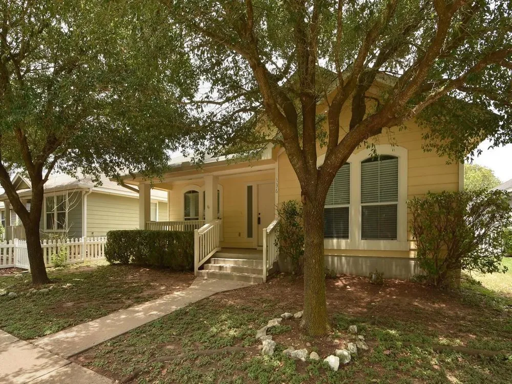 136 Strawn Kyle, TX 78640