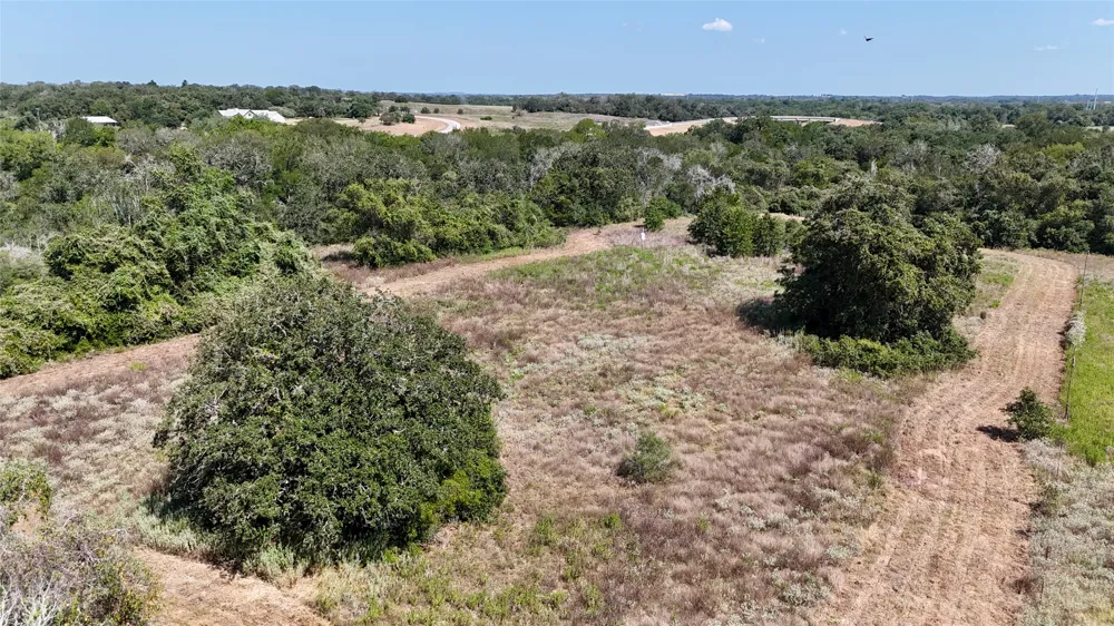 CR 426 Waelder, TX 78959