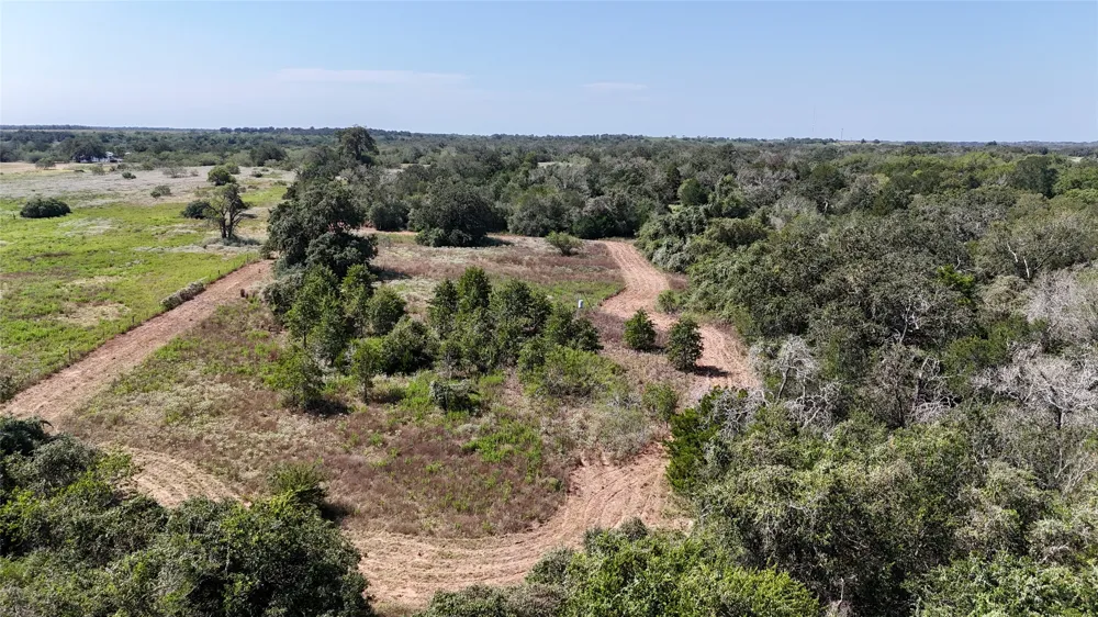 CR 426 Waelder, TX 78959