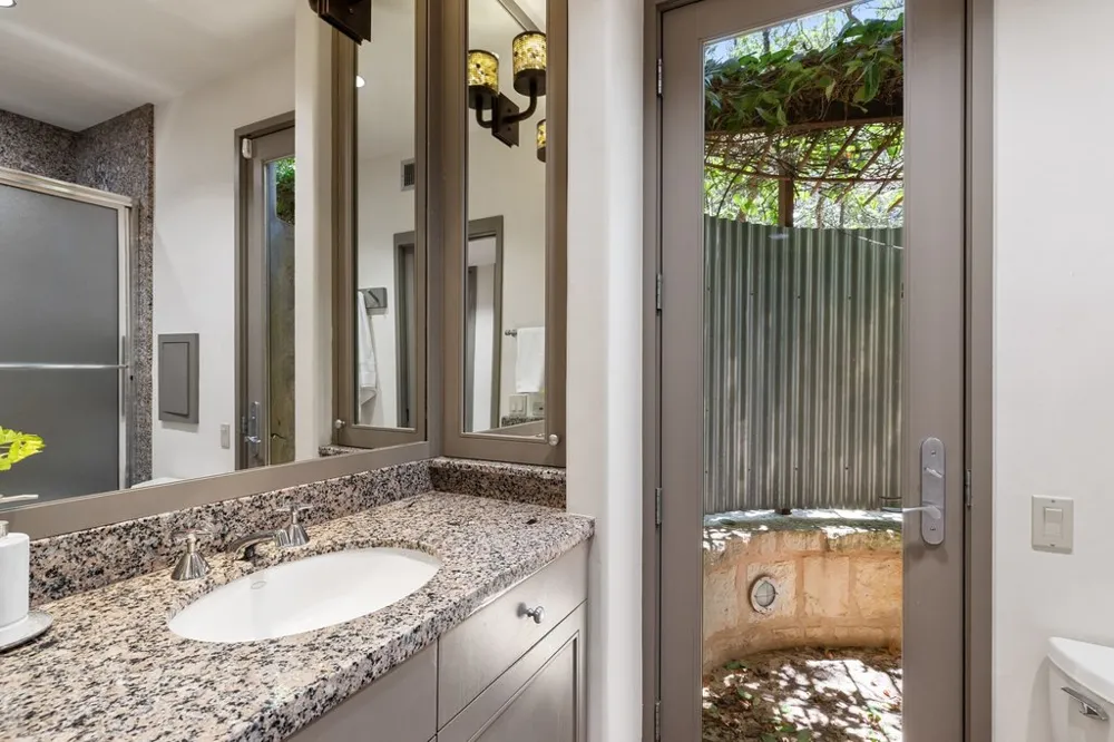 25014 Pedernales Canyon Trail Spicewood, TX 78669