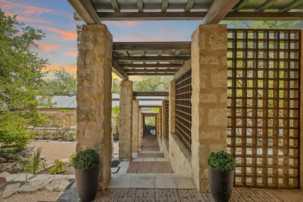 25014 Pedernales Canyon Trail Spicewood, TX 78669