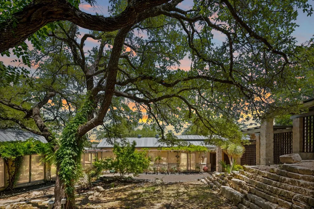 25014 Pedernales Canyon Trail Spicewood, TX 78669