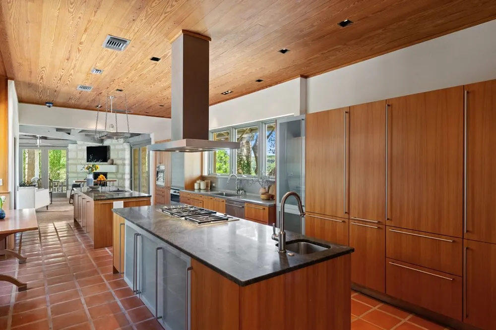 25014 Pedernales Canyon Trail Spicewood, TX 78669