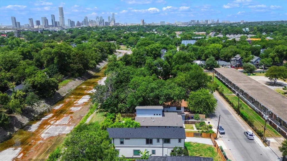 3101 Lyons Road Austin, TX 78702