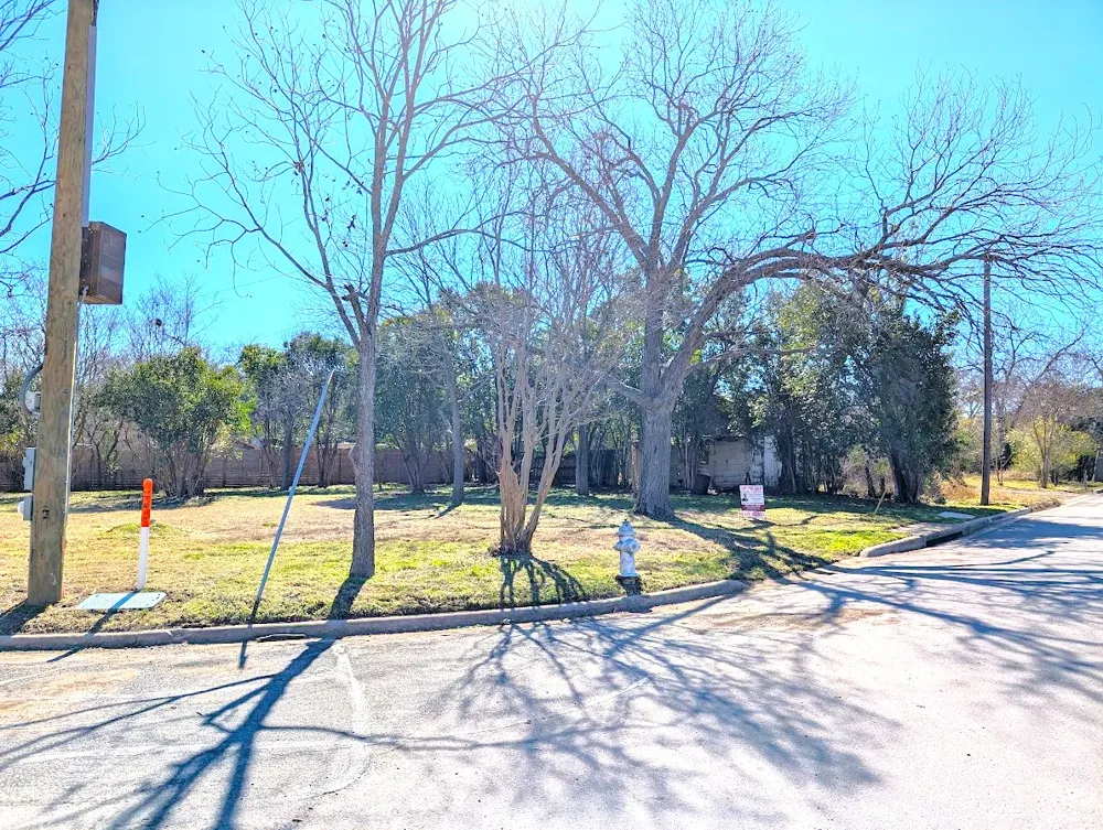 401 Oak Plaza Austin, TX 78753