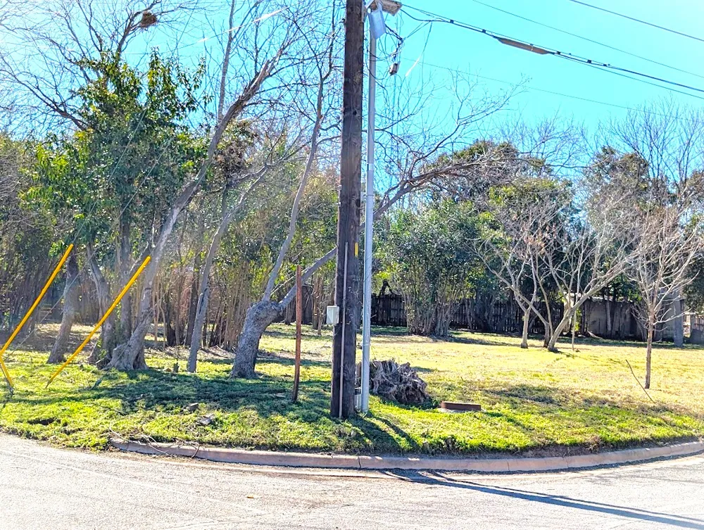 401 Oak Plaza Austin, TX 78753