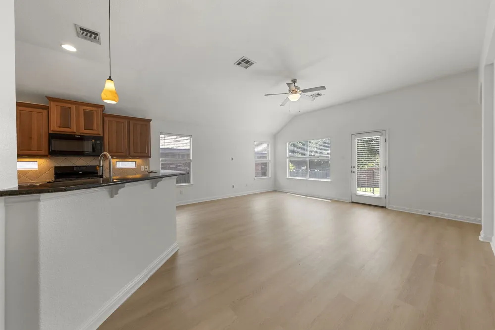 1689 Hidden Springs Path Round Rock, TX 78665