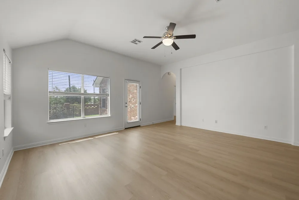1689 Hidden Springs Path Round Rock, TX 78665