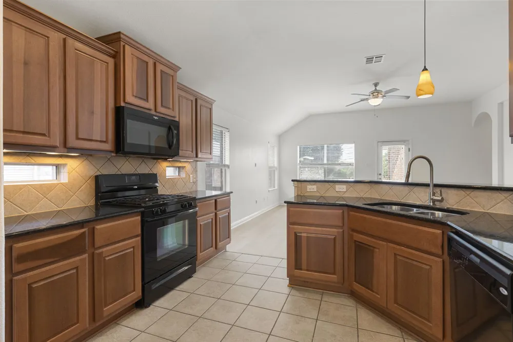 1689 Hidden Springs Path Round Rock, TX 78665