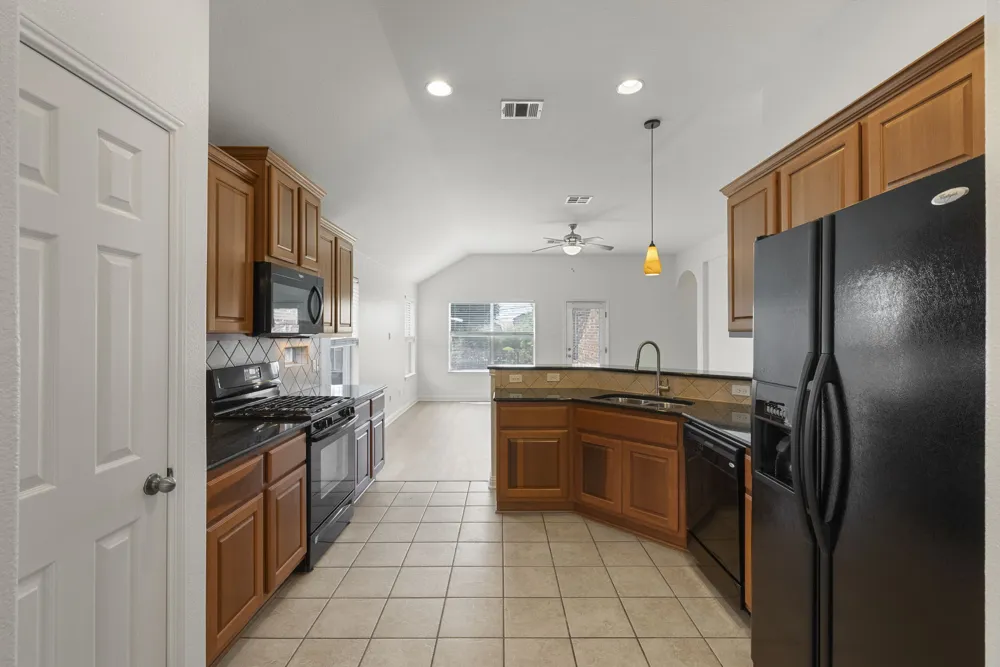 1689 Hidden Springs Path Round Rock, TX 78665