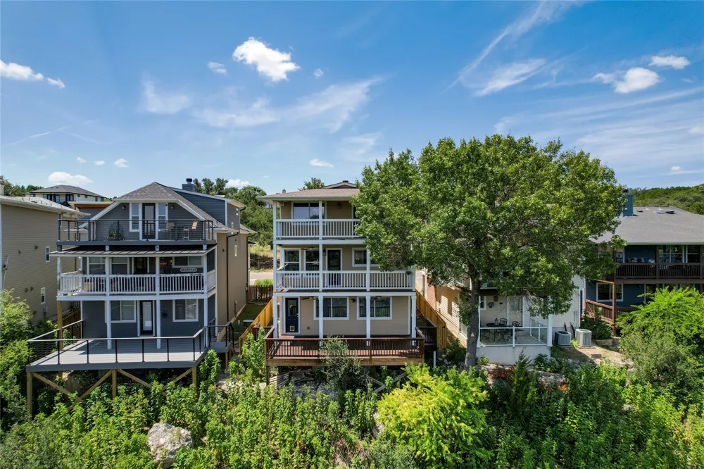 445 Venture Boulevard S Point Venture, TX 78645