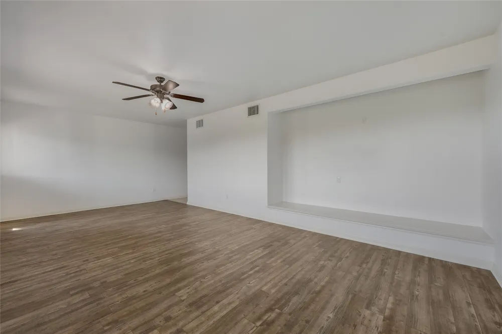 445 Venture Boulevard S Point Venture, TX 78645