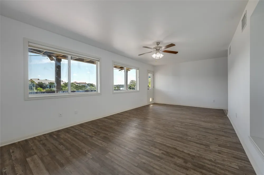 445 Venture Boulevard S Point Venture, TX 78645