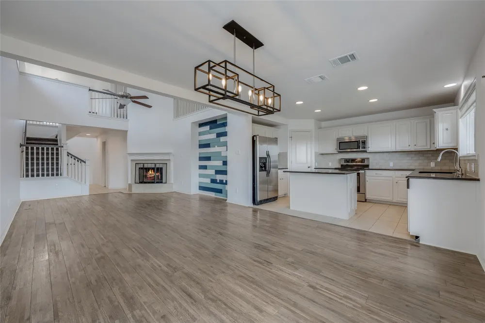 445 Venture Boulevard S Point Venture, TX 78645