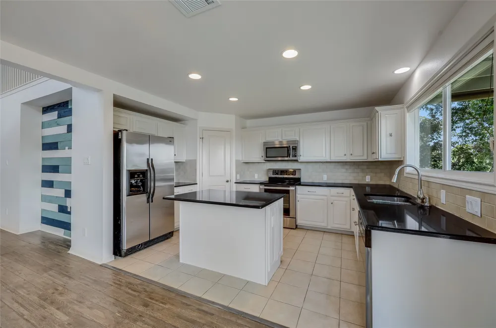 445 Venture Boulevard S Point Venture, TX 78645