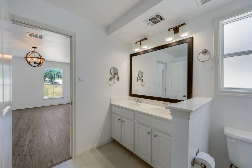 445 Venture Boulevard S Point Venture, TX 78645