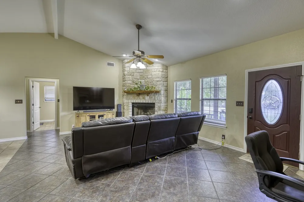 809 Skyline Drive Kingsland, TX 78639