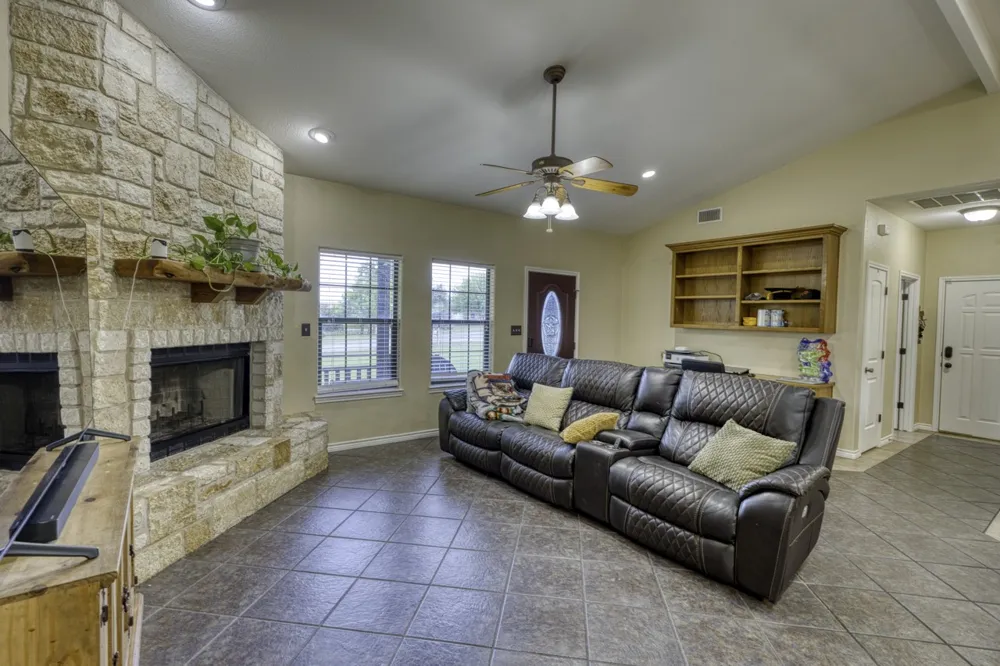 809 Skyline Drive Kingsland, TX 78639