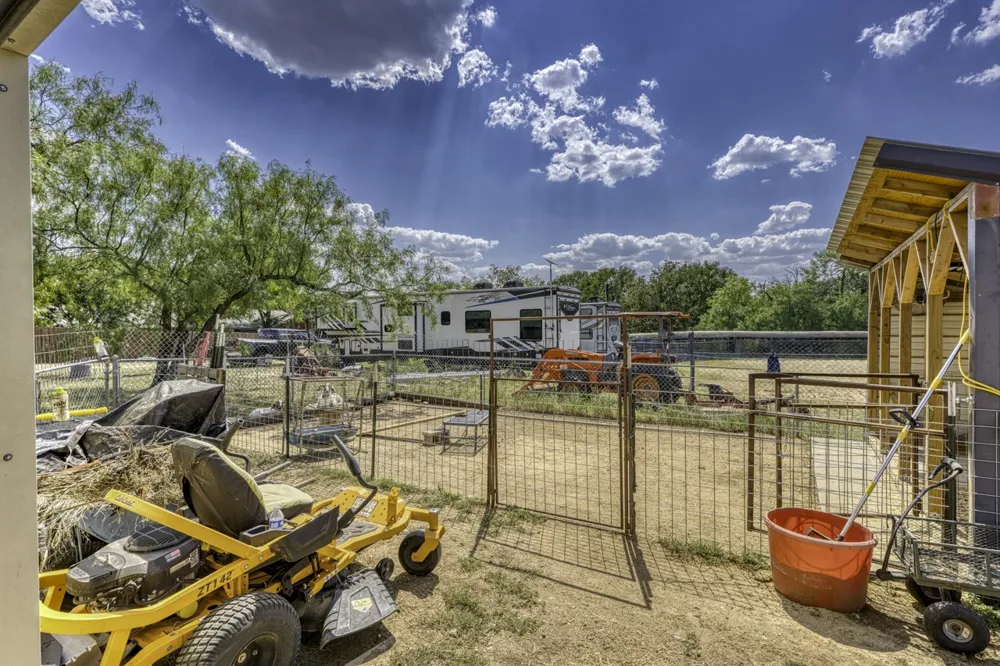 809 Skyline Drive Kingsland, TX 78639