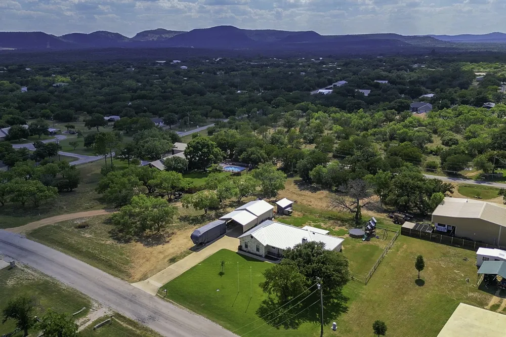 809 Skyline Drive Kingsland, TX 78639