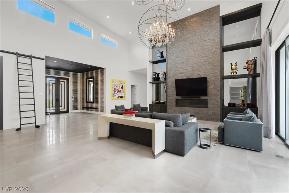 20 Pebble Hills Court Las Vegas, NV 89141