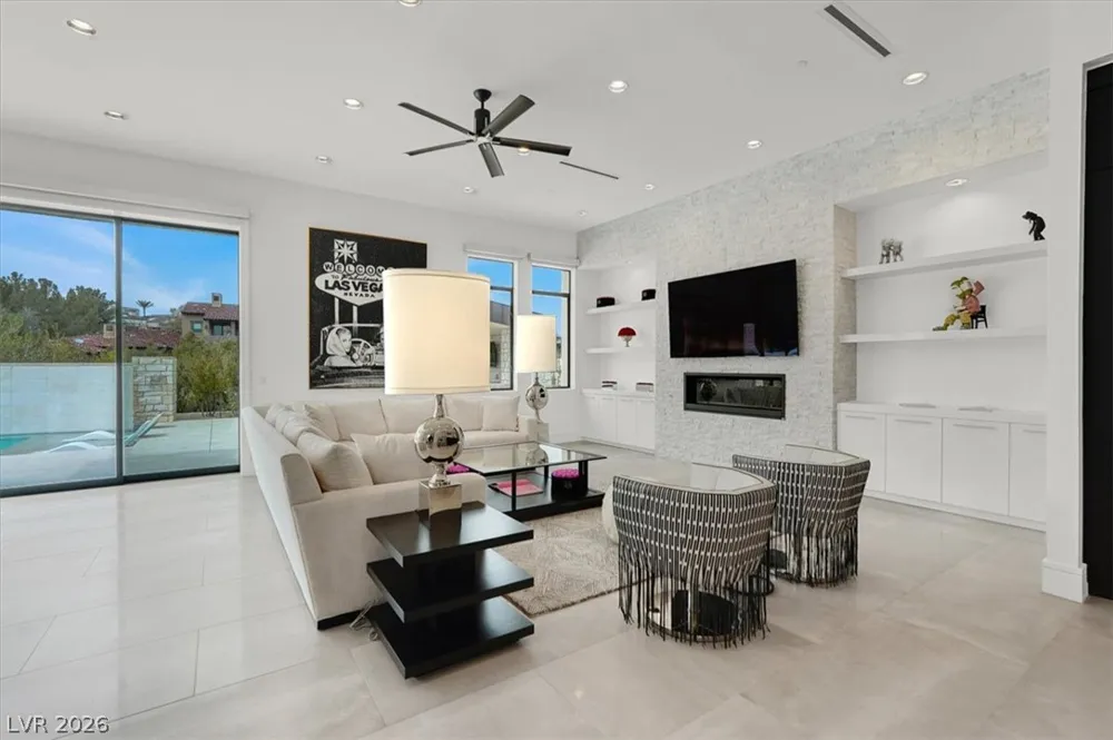 20 Pebble Hills Court Las Vegas, NV 89141