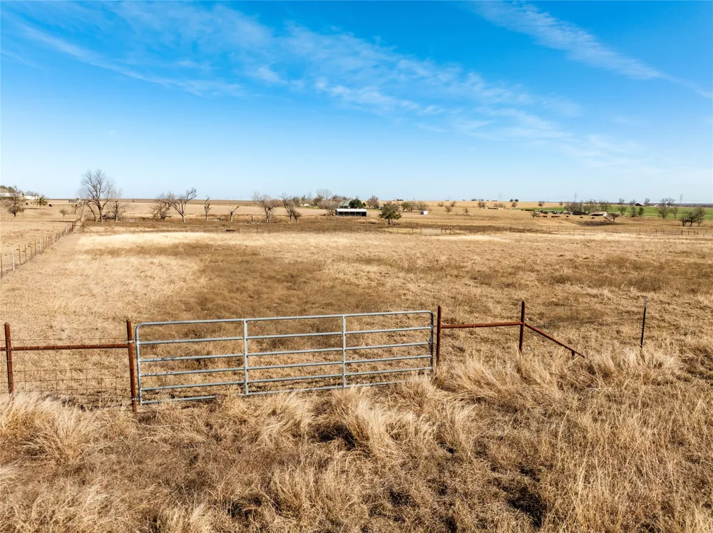 2927 County Road 302 Bartlett, TX 76511