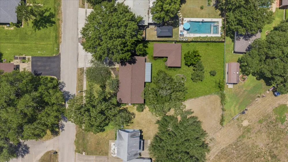 1415 NE Whitehead Street Smithville, TX 78957