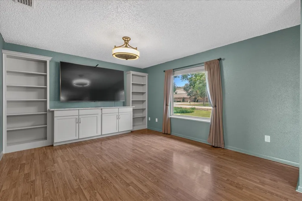 1415 NE Whitehead Street Smithville, TX 78957