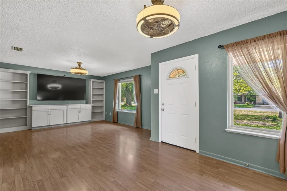 1415 NE Whitehead Street Smithville, TX 78957