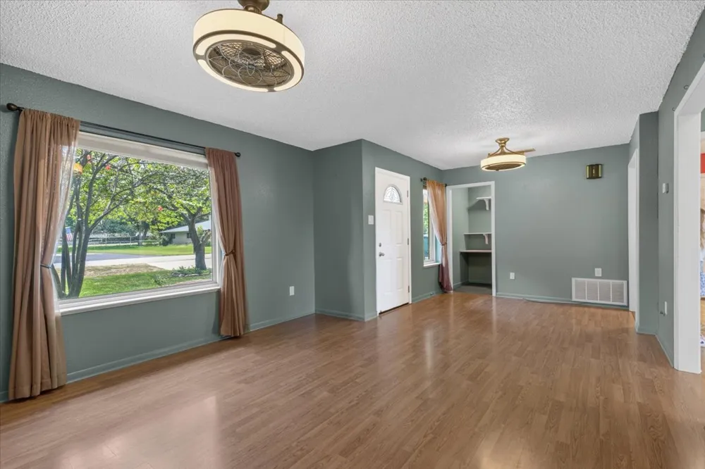 1415 NE Whitehead Street Smithville, TX 78957