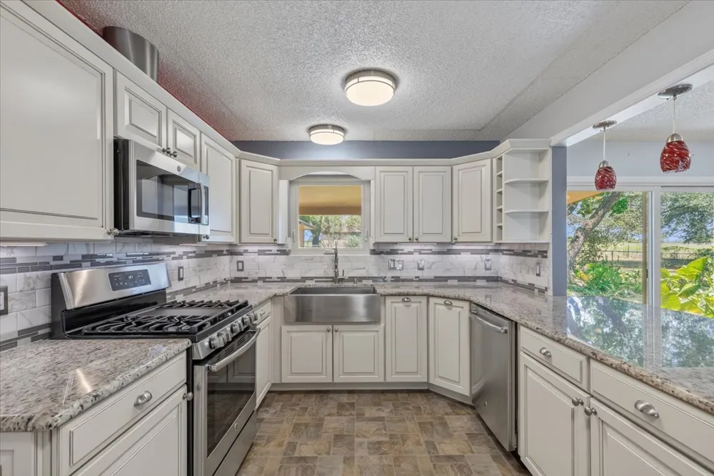1415 NE Whitehead Street Smithville, TX 78957